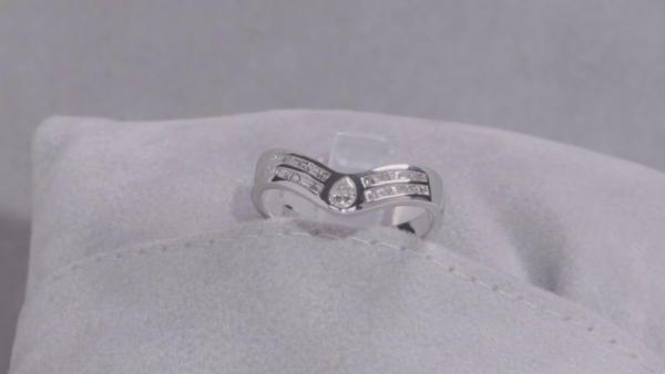 B-243 | Anello