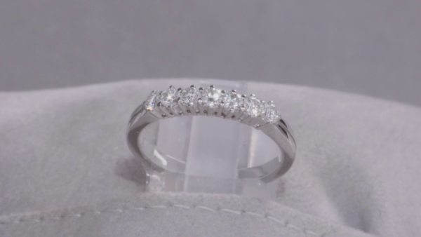L-137 | Anello