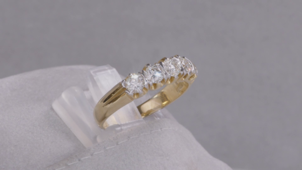 L-157 | Anello