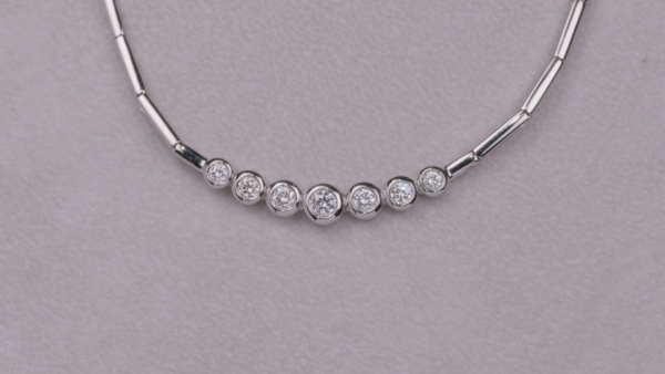 B-35 | Collier