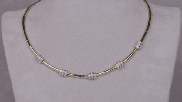 B-63 | Collier
