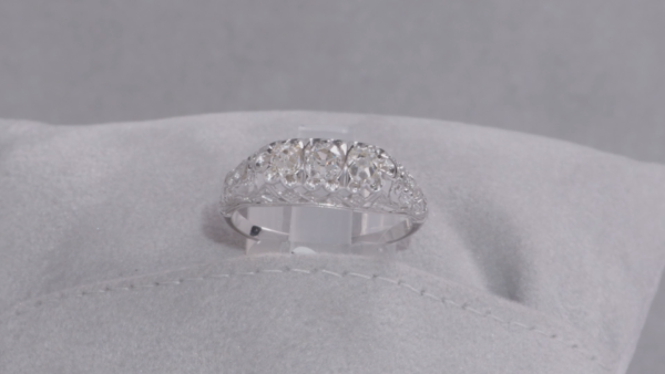 V-15 | Anello